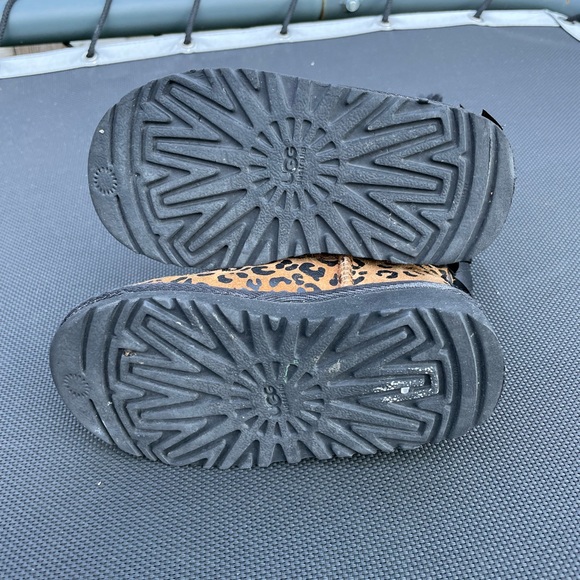 Little girls leopard print Ugg boots - Picture 5 of 8